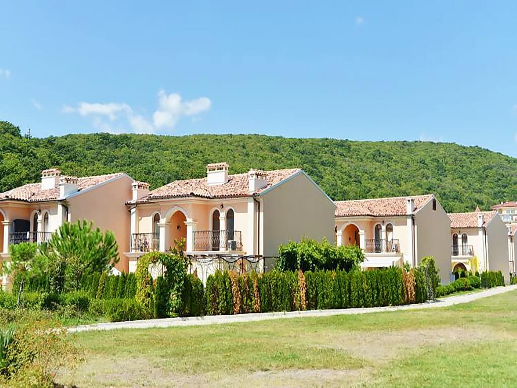 Купить таунхаус в Елените