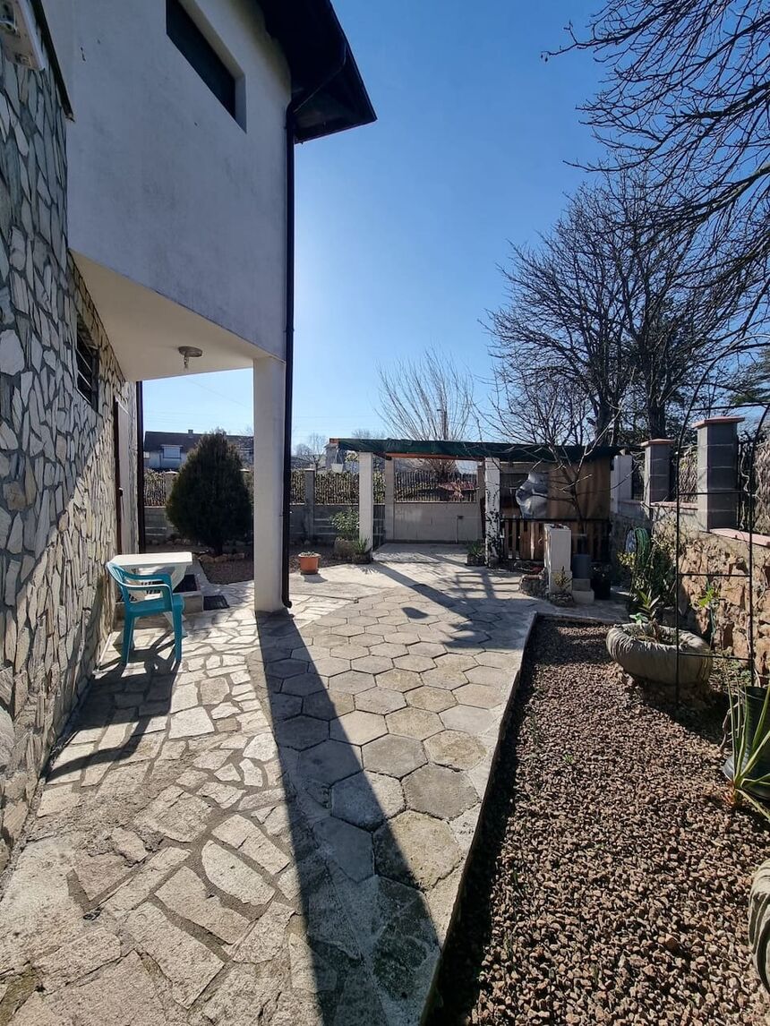 ID7142 Двухэтажный дом с участком земли в с. Бата