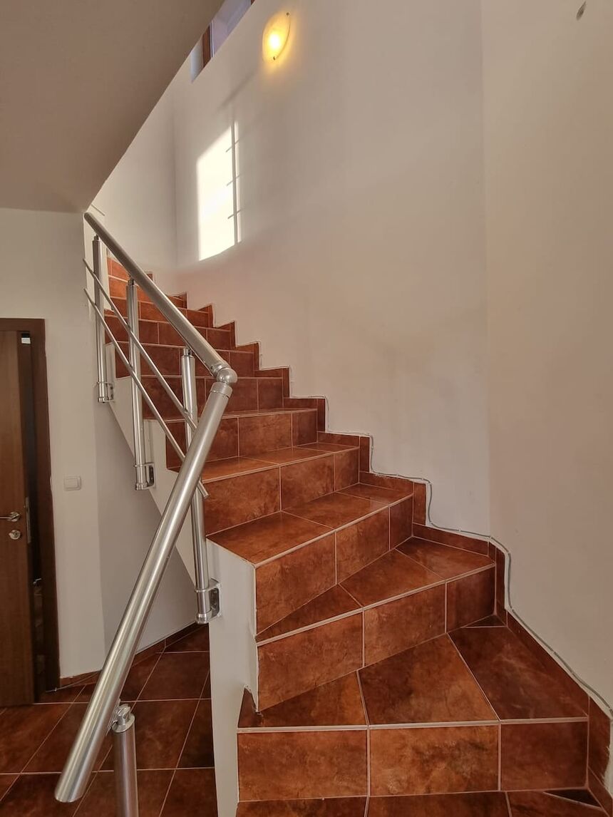 ID7580 Двухэтажный дом с участком земли в селе Александрово