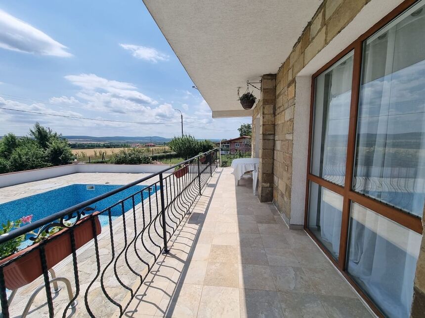 ID7477 Двухэтажный дом с бассейном в селе Горица