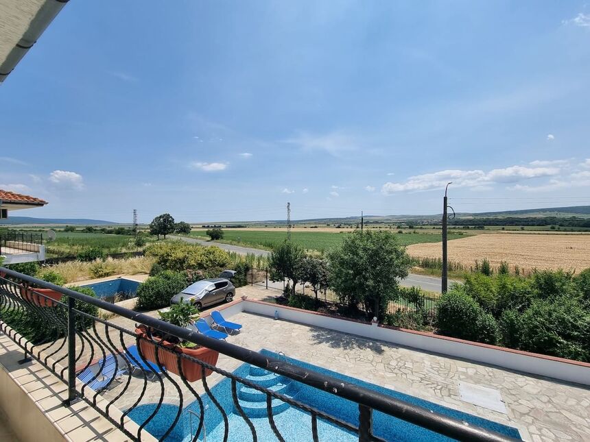 ID7477 Двухэтажный дом с бассейном в селе Горица