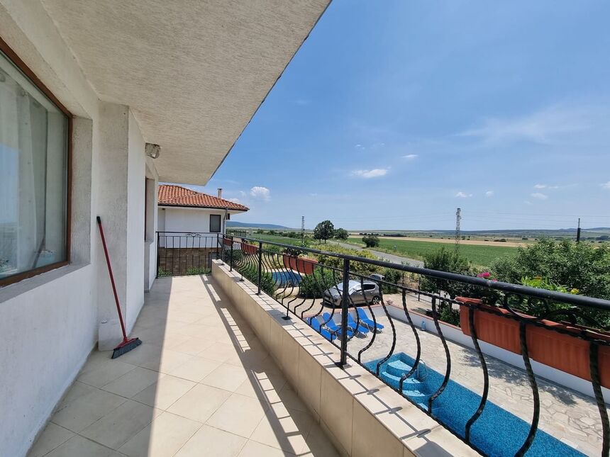 ID7477 Двухэтажный дом с бассейном в селе Горица