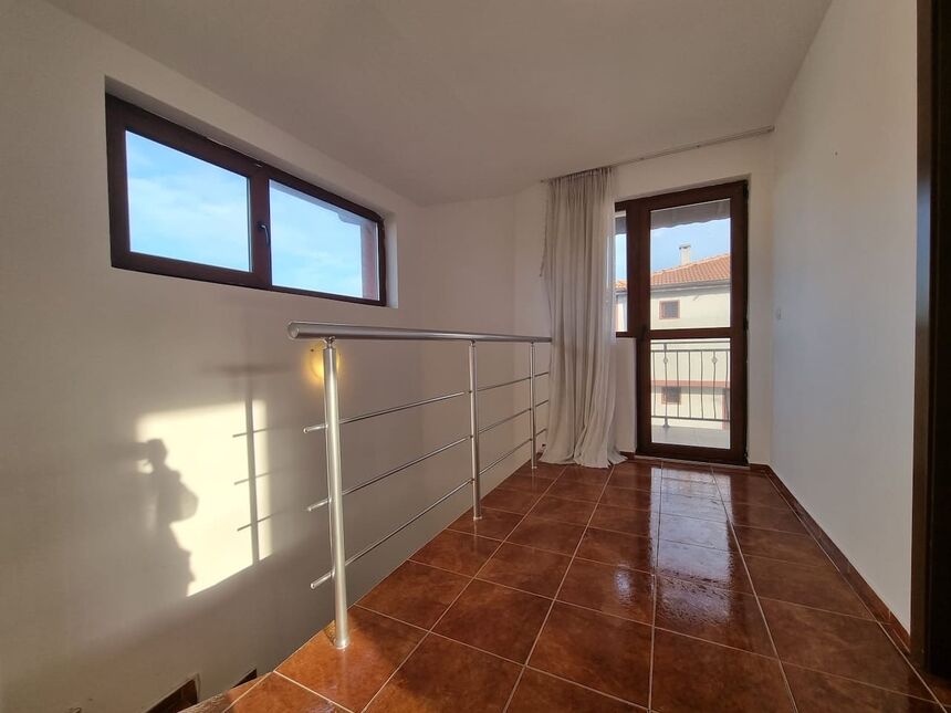 ID7580 Двухэтажный дом с участком земли в селе Александрово