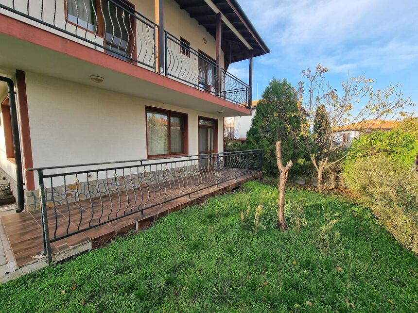 ID7580 Двухэтажный дом с участком земли в селе Александрово