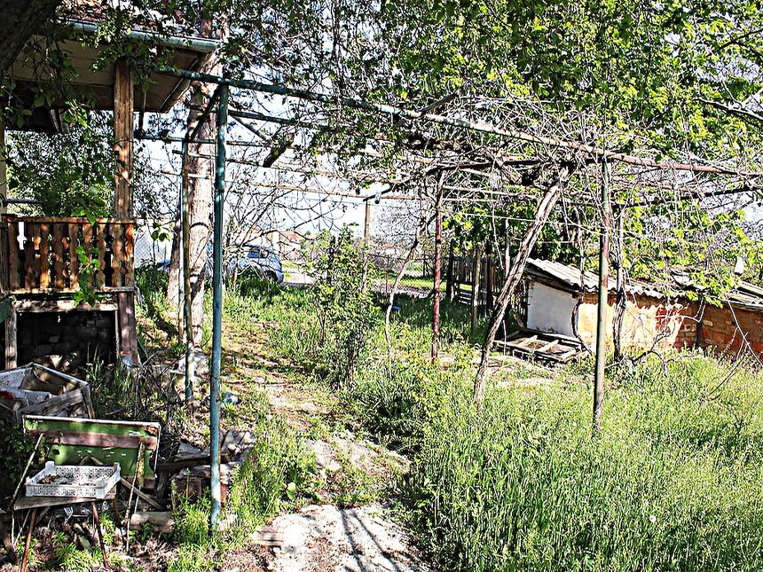 ID2212 Дом с участком земли в селе Горица